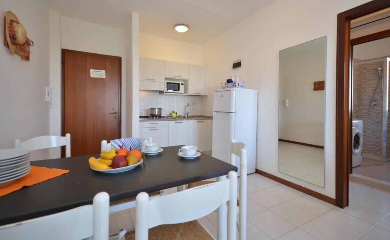 Residenza Alisei Apartment Lignano Sabbiadoro Bagian luar foto