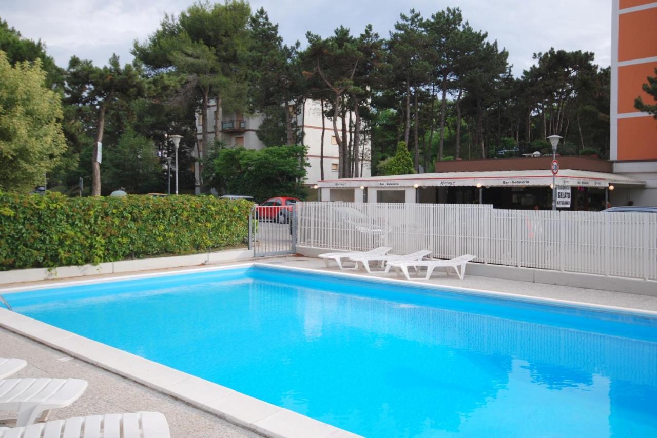 Residenza Alisei Apartment Lignano Sabbiadoro Bagian luar foto